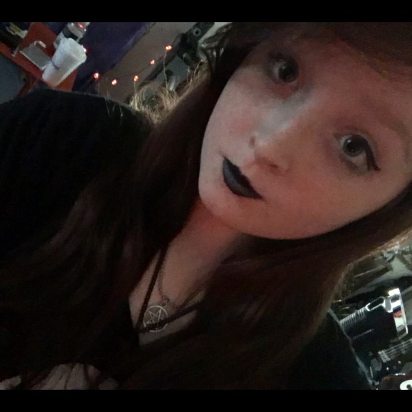 Meet your Posher, Mackayla - Picture 1 of 1