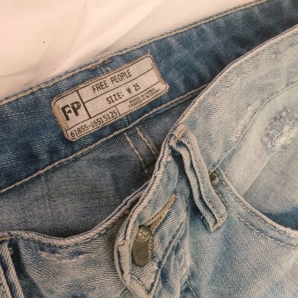 💙SOLD💙Free People Ripped Jeans - Picture 2 of 3