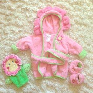 💖 SALE! Super cute Baby 4 piece- bath robe set!