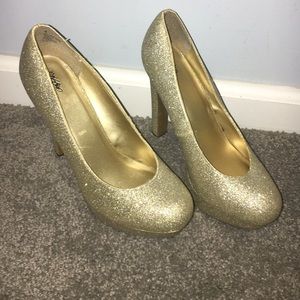 Sparkly Size 8 high heels