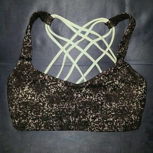 Lululemon Free To Be *Wild Bra Size 4