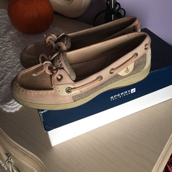 Beige/tan sperrys!