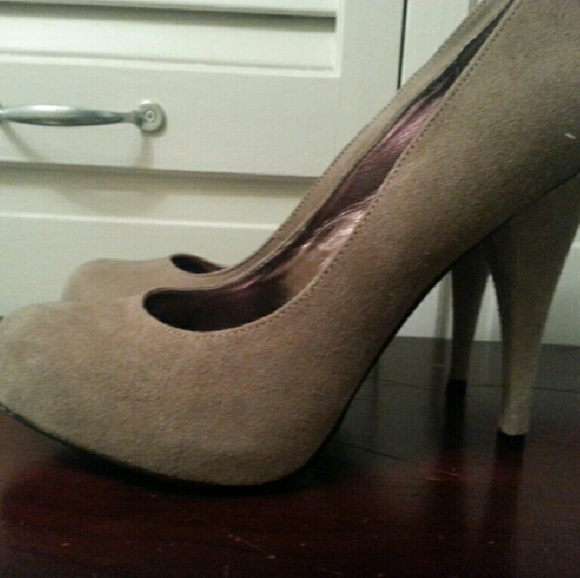 Steve Madden Trinitie Pump - Picture 1 of 3