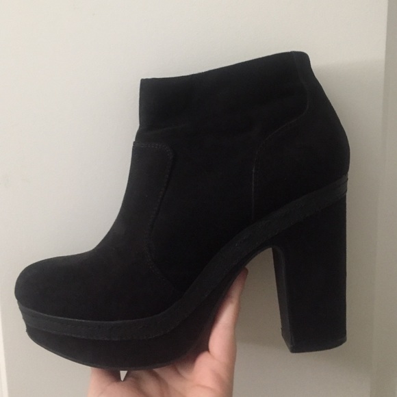Steve Madden black heeled booties!