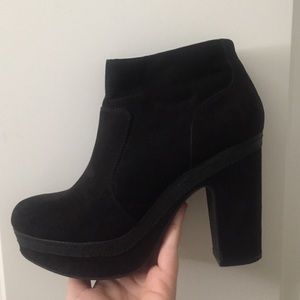 Steve Madden black heeled booties!