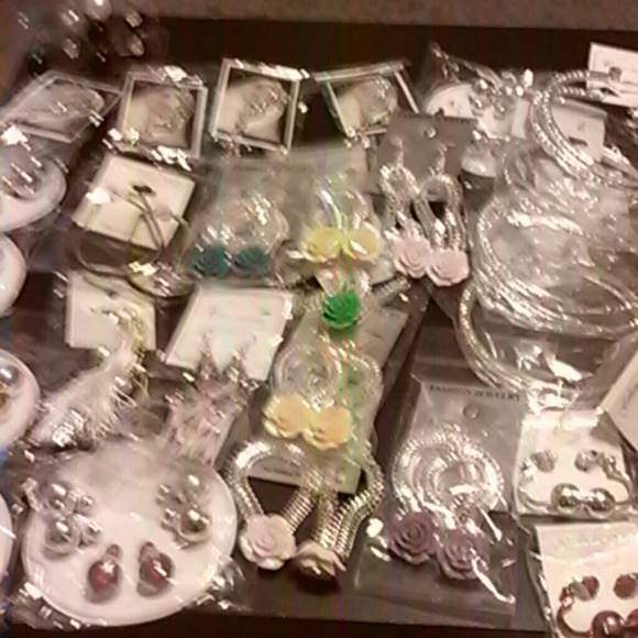 Earrings - Picture 1 of 1
