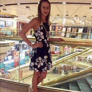 💰CYBER MONDAY SALE💰 Open back floral print dress