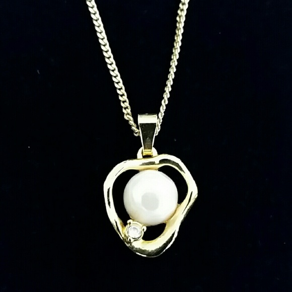 Pearl Crystal Gold Plated Charm & Necklace (NWOT)