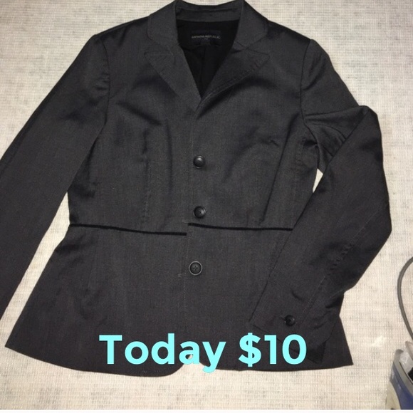 LAST CHANCE AVAILABLE UNTIL 3/5 Banana Republic