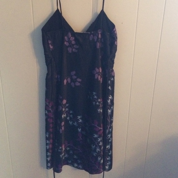 Black flower pattern dress - Picture 2 of 4