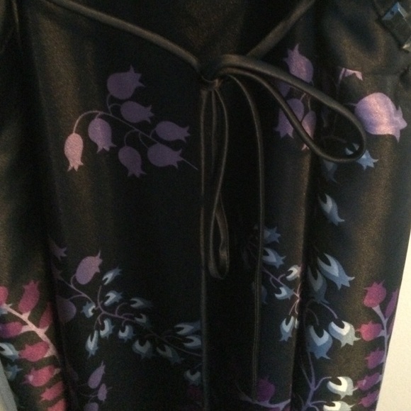 Black flower pattern dress - Picture 3 of 4