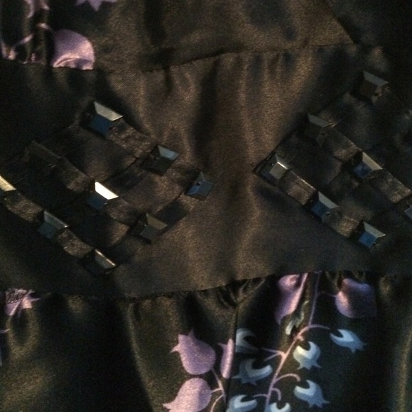 Black flower pattern dress - Picture 4 of 4