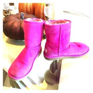 Ugg boots hot pink size 4