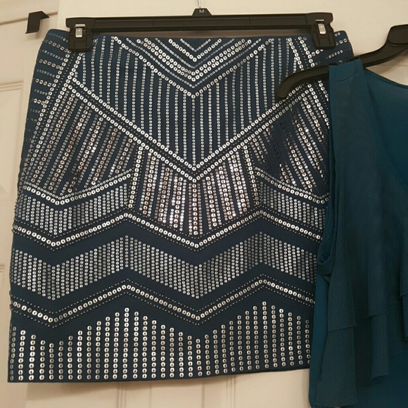 Express Dresses & Skirts - New EXPRESS Sequin Skirt!!