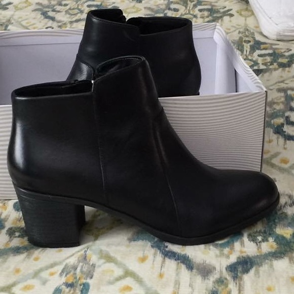 Easy Spirit boots size 7