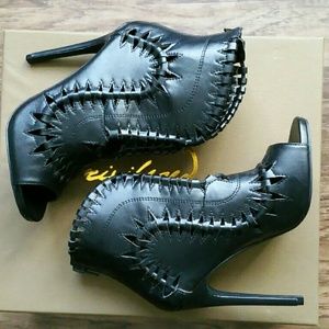 Privileged Lynx Bootie - Black Size 6