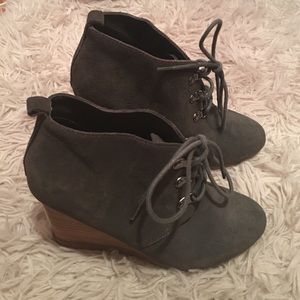 EXPRESS Gray booties