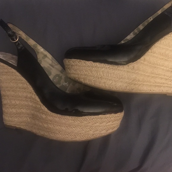Black wedges
