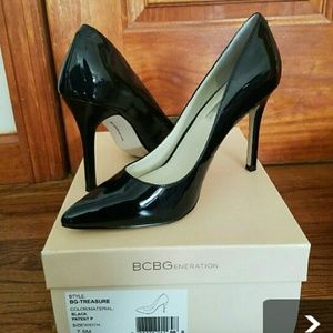 bcbg black pumps