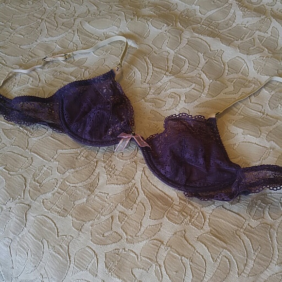 🚫Traded🚫VS purple and gold lace bra