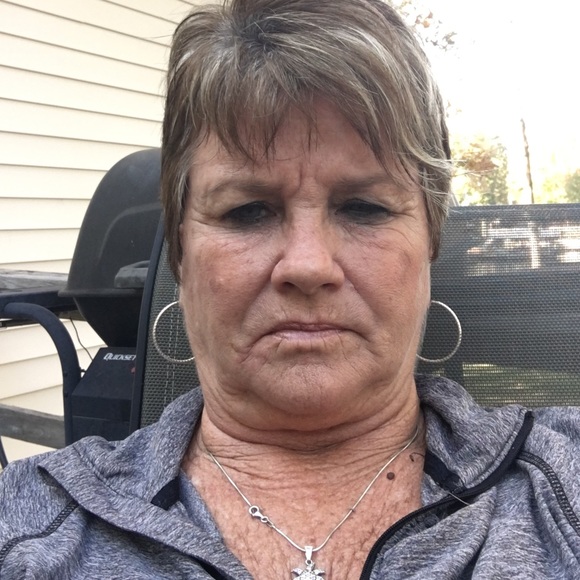 Meet your Posher, Debbie - Picture 1 of 1
