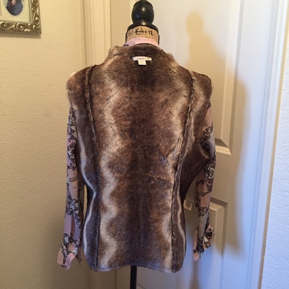 Coldwater Creek luxurious faux fur and suede vest. - Picture 3 of 4