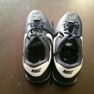 Nikes size 10