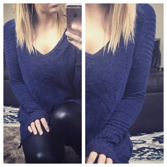 SALE Oxford blue ⚫️ LS Vneck Top FINAL PRICE