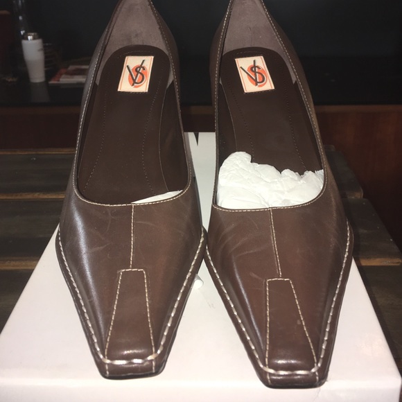 BRAND NEW VS BROWN PUMPS SZ 11B