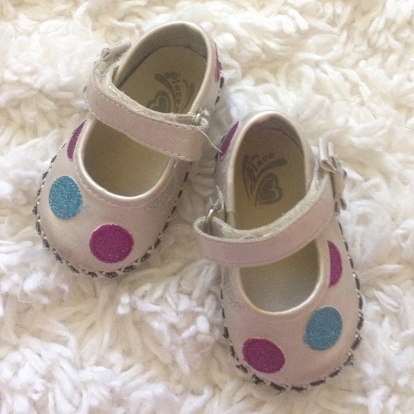 💖 Adorable Baby Shoes! Size 3-6 mos