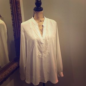 White polka dotted Top