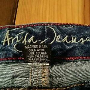 Ariya  slightly distressed jeans