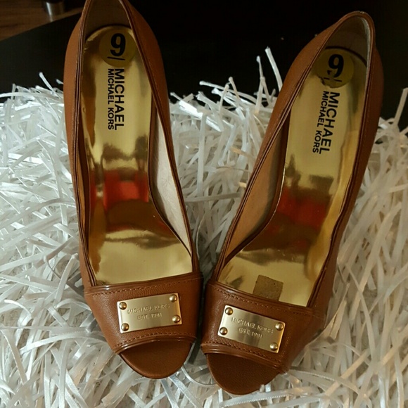 Michael Kors Gold Plated Pumps /Trade/ On Hold - Picture 1 of 3