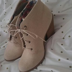 Size 9 Call It Spring creame booties