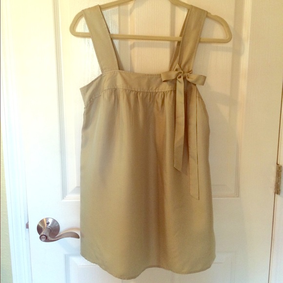 🎉New Listing!🎉 Banana Republic Silk top