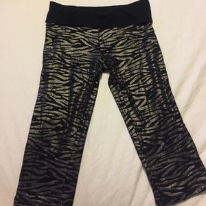 Black and silver zebra striped girls yoga pants