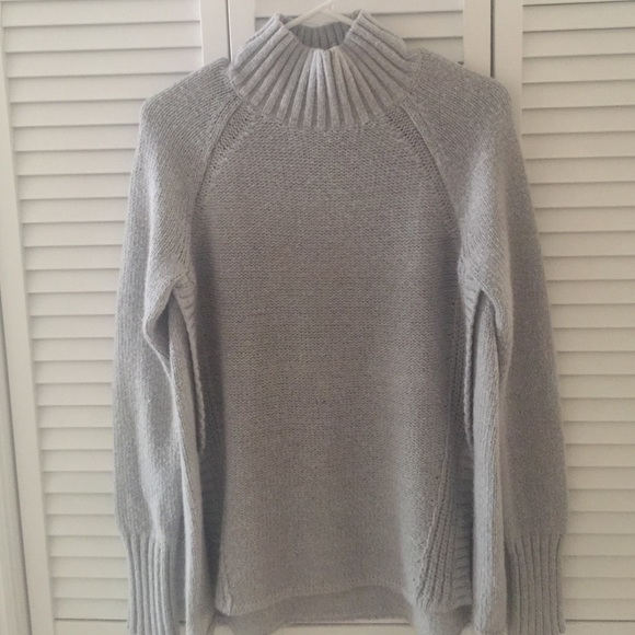 American Eagle Grey Sweater Size M