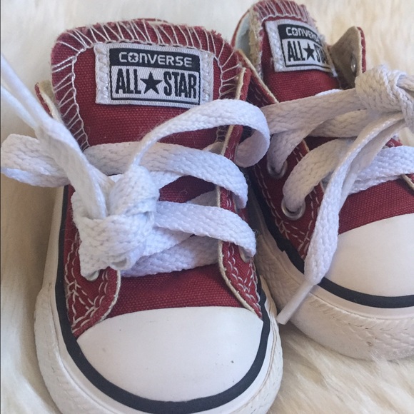 Burgundy converse size :4