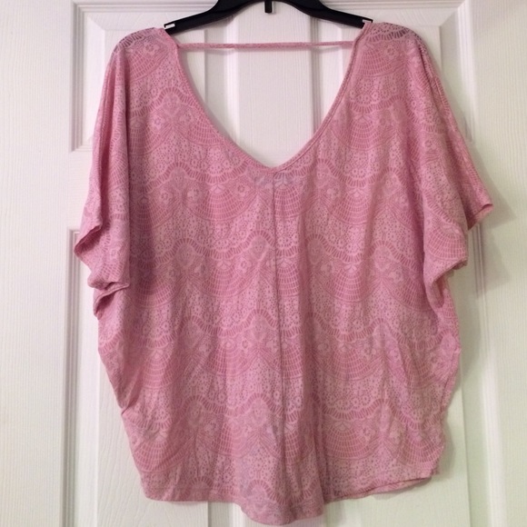 Maurice's patterned, butterfly-like sleeves - Picture 2 of 2