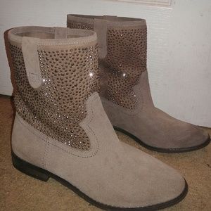 NEW WITHOUT BOX NAUGHTY,MONEY BOOTS