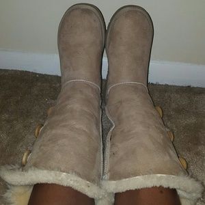 Authentic Ugg Triple Bailey Button