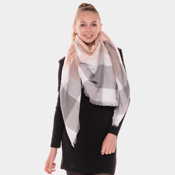 Accessories - 1HR SALE NWT PLAID FRINGED TRIM BLANKET SCARF