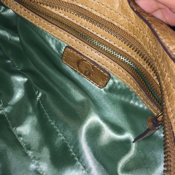 REAL Small leather guess purse w/ detachable strap - Picture 3 of 4