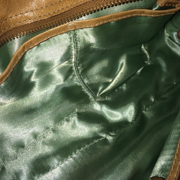 REAL Small leather guess purse w/ detachable strap - Picture 4 of 4