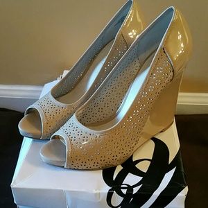 Patent leather taupe wedges