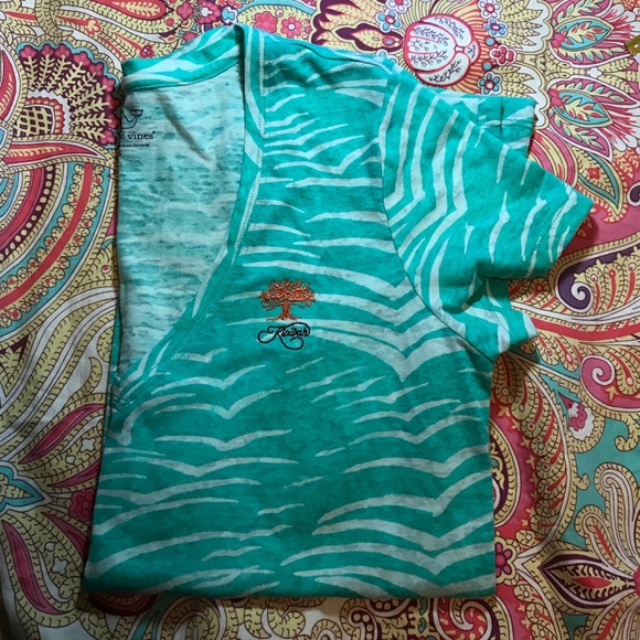 Vineyard Vines v-neck tee