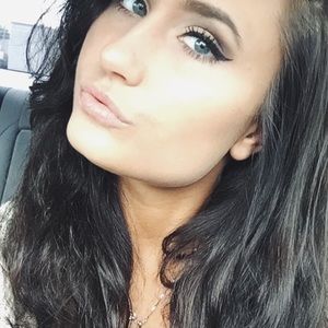 Meet your Posher, Niki