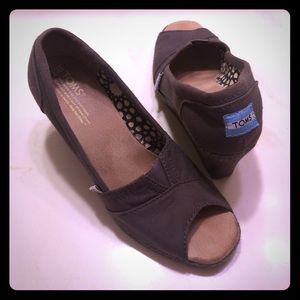 Toms wedges