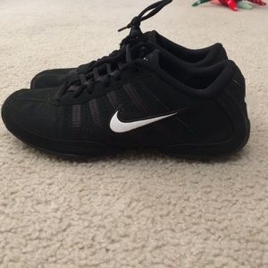 black nike cheer shoes