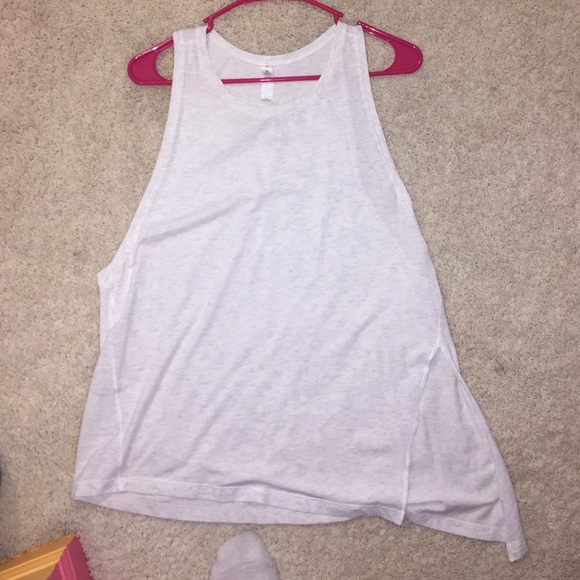 Lululemon loose tank!!!😍 - Picture 2 of 4